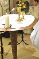 Neuer Altar mit Kelch