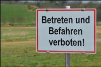 Schild Betreten verboten