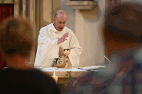 Priester Eucharistiefeier
