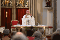 Priester Eucharistiefeier