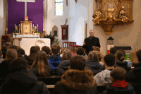 Bischof trifft Firmlinge