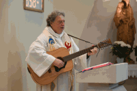 Helmut Scheer mit Gitarre