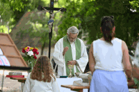 Messe im Kellerdorf Ameis