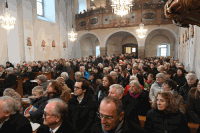 Volle Kirche in Wolkersdorf