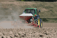 John Deere mit Sämaschine