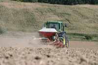 John Deere mit Sämaschine