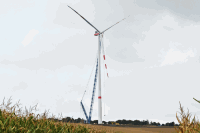 Erstes Windrad fertig montiert