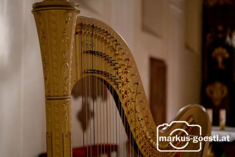 Harfe in der Kirche
