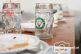 leeres Bierglas und Geschirr