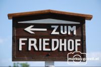 Zum_Friedhof2