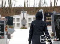 Frau_Friedhof