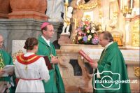 Übergabe Evangeliar1