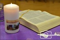 Kerze und Bibel