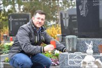 Markus Göstl mit Grablicht