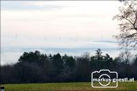 Windräder im Nebel