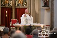 Priester Eucharistiefeier