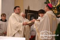 Übergabe Evangeliar