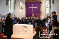 Bischof trifft Firmlinge