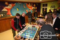 Bischof im Jugendheim