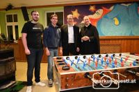 Bischof im Jugendheim