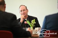 Bischof Turnovszky im Gespräch