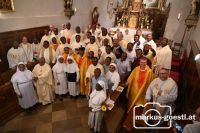 Priester und Ordensschwestern