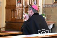 Bischof Turnovszky betet