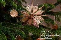 Strohstern am Christbaum