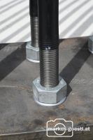 Stahlschrauben mit Mutter