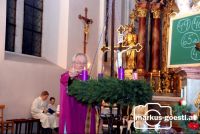 Adventkranz_anzünden