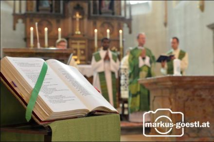 geöffnetes Evangeliar