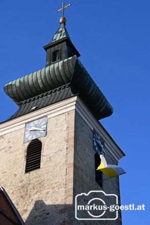 Kirchenfahne am Turm