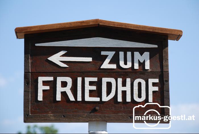 Zum_Friedhof2