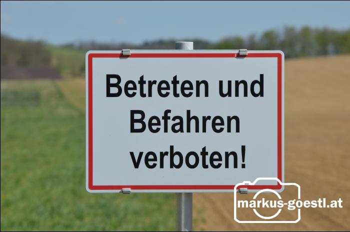 Schild Betreten verboten