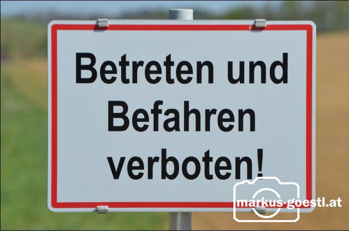 Schild Betreten verboten