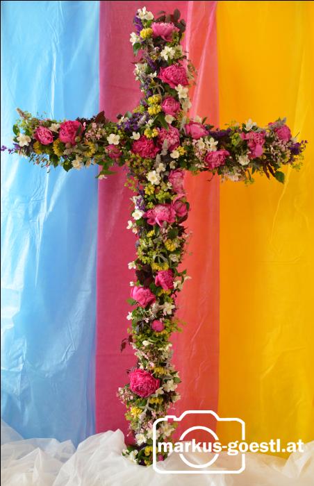 geschmücktes Kreuz