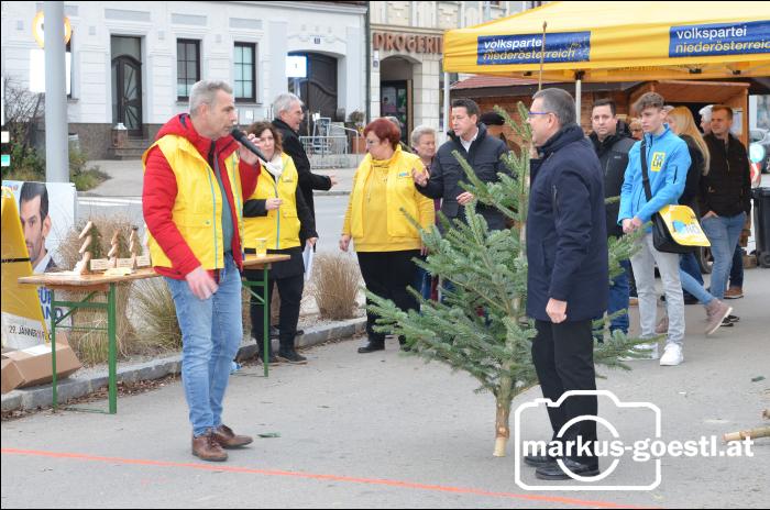 Christbaumweitwerfen