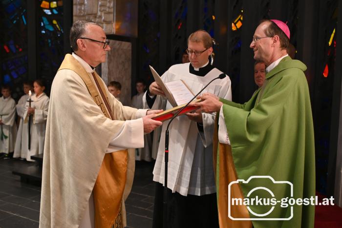 Übergabe Evangeliar