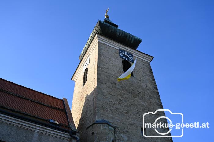 Kirchenfahne am Turm