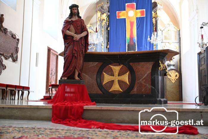 Jesu Purpurmantel Dornenkrone