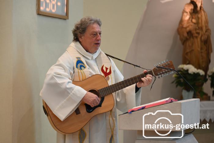 Helmut Scheer mit Gitarre