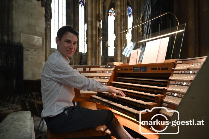 Organist Manuel Fröschl