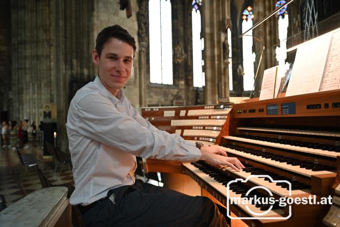 Organist Manuel Fröschl