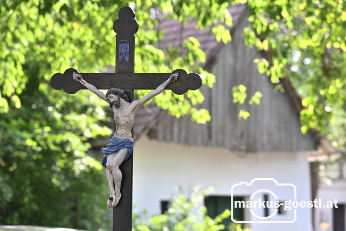 Messe im Kellerdorf Ameis