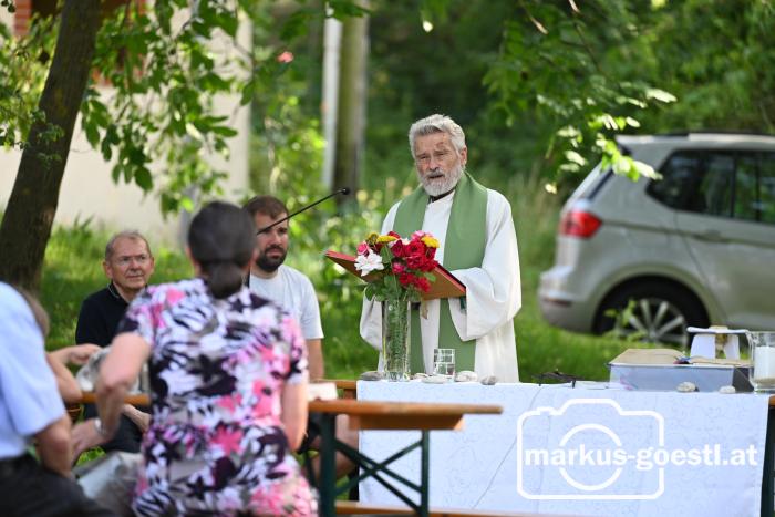 Messe im Kellerdorf Ameis
