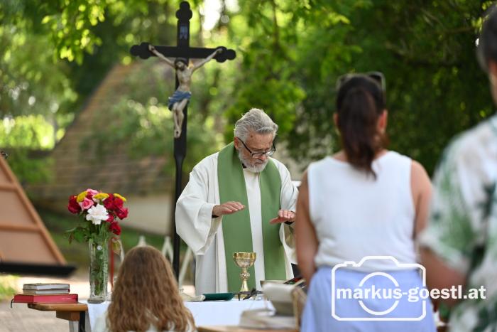 Messe im Kellerdorf Ameis