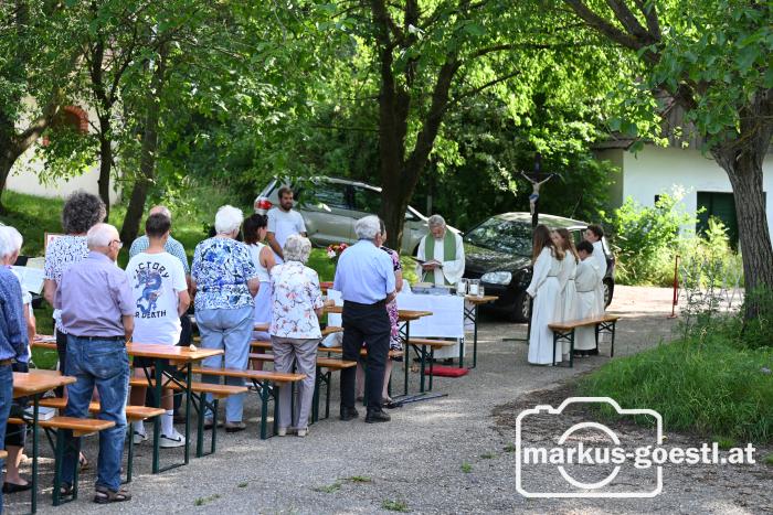 Messe im Kellerdorf Ameis