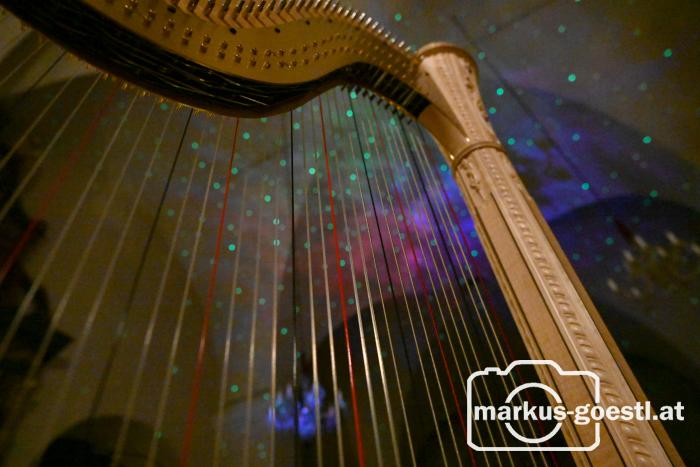 Harfe in der Kirche